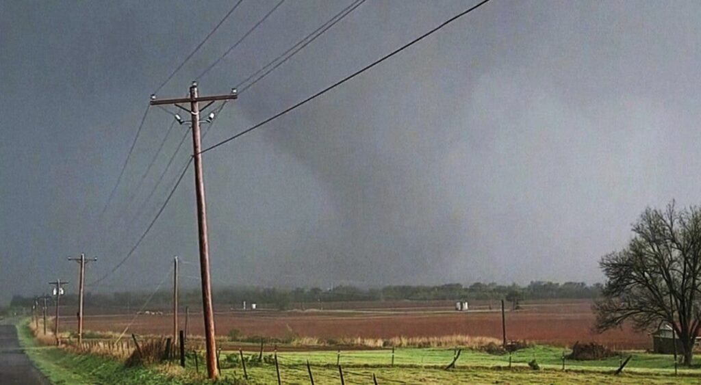 al-menos-2-muertos-por-tornados-en-oklahoma