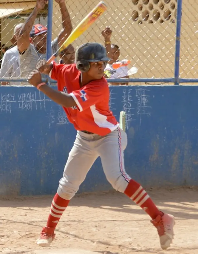 luis-manuel-parra-dispara-jonron-decisivo-en-triunfo-de-dominicana-en-panam