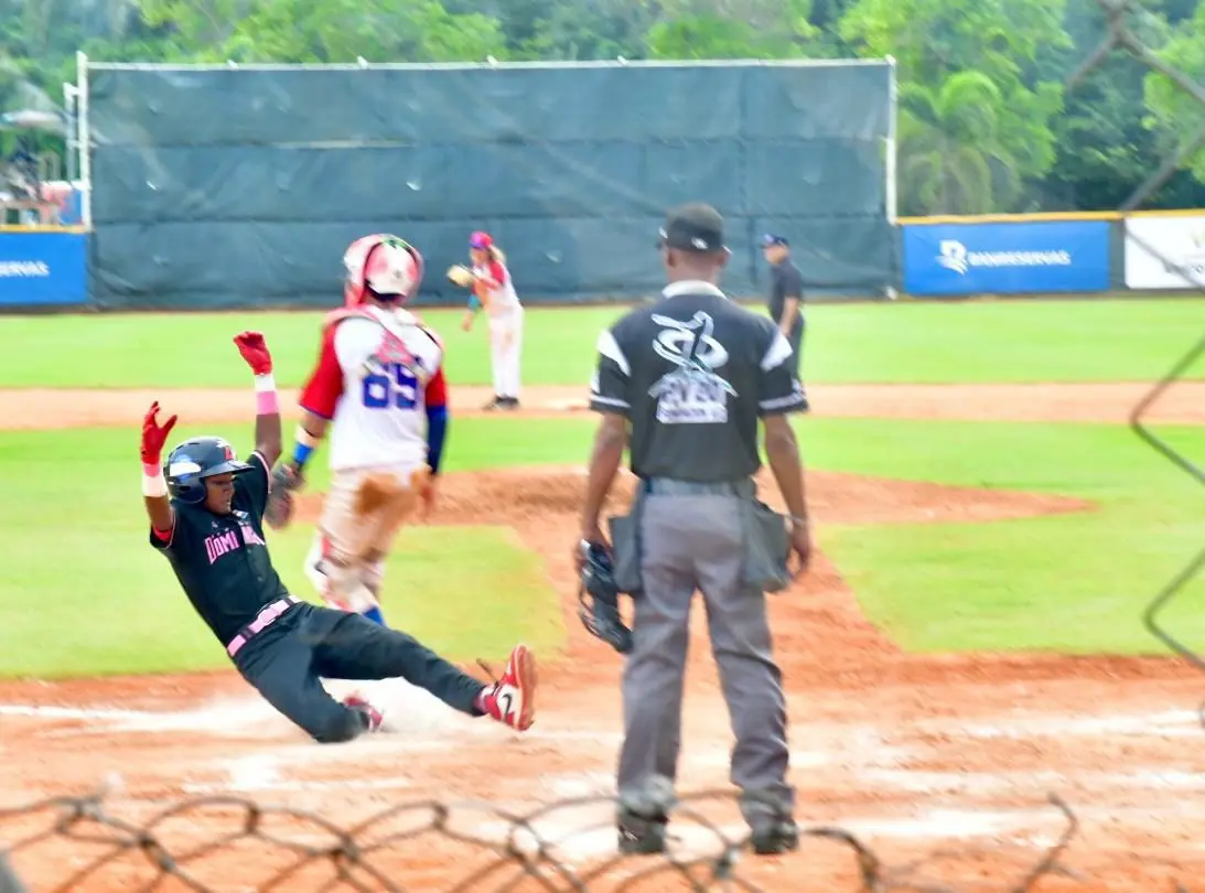 republica-dominicana-derrota-a-puerto-rico-8-4-y-asegura-la-cima-en-el-premundial-u15