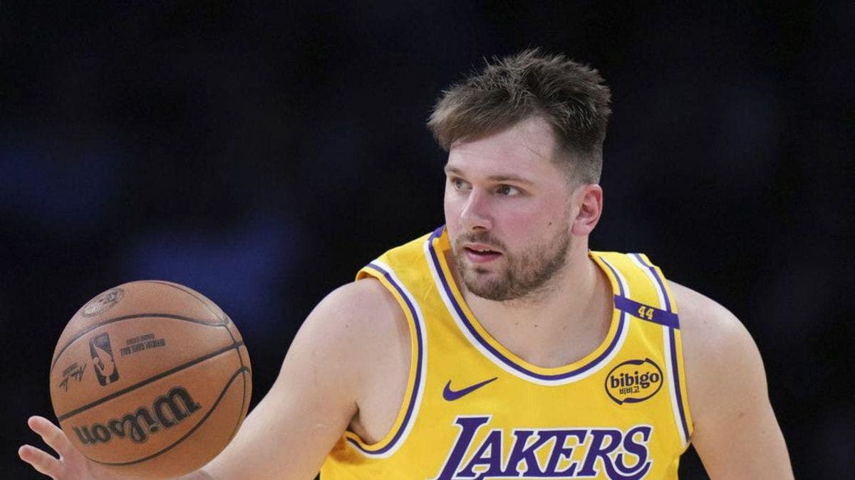 luka-doncic-sienta bases-en-los-angeles