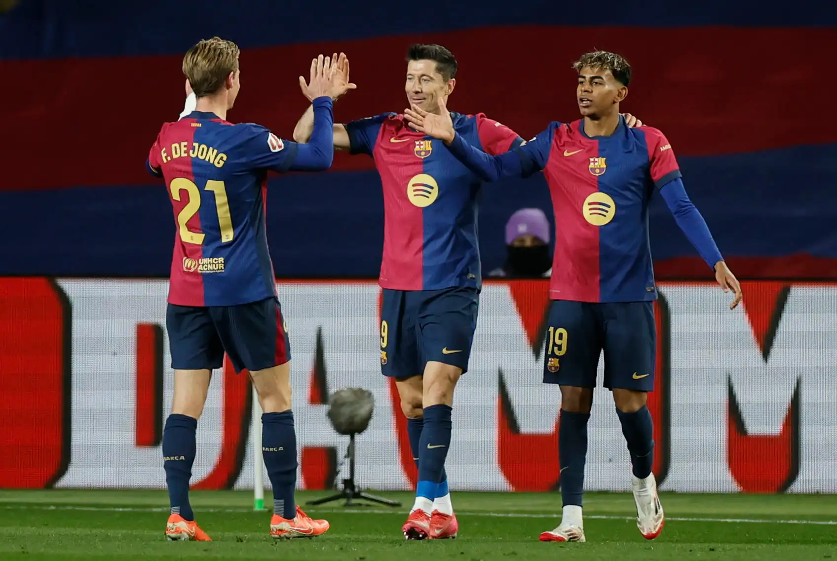 el-barcelona-vuelve-a-golear-y-se-da-un-festin-frente-al-valencia