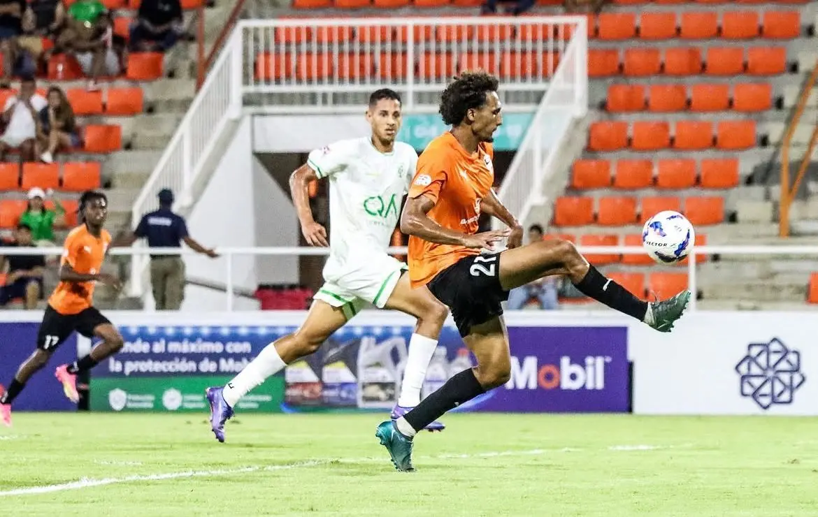 pantoja,-cibao-fc-y-salcedo-en-dura-batalla-por-supremacia-del-futbol-dominicano