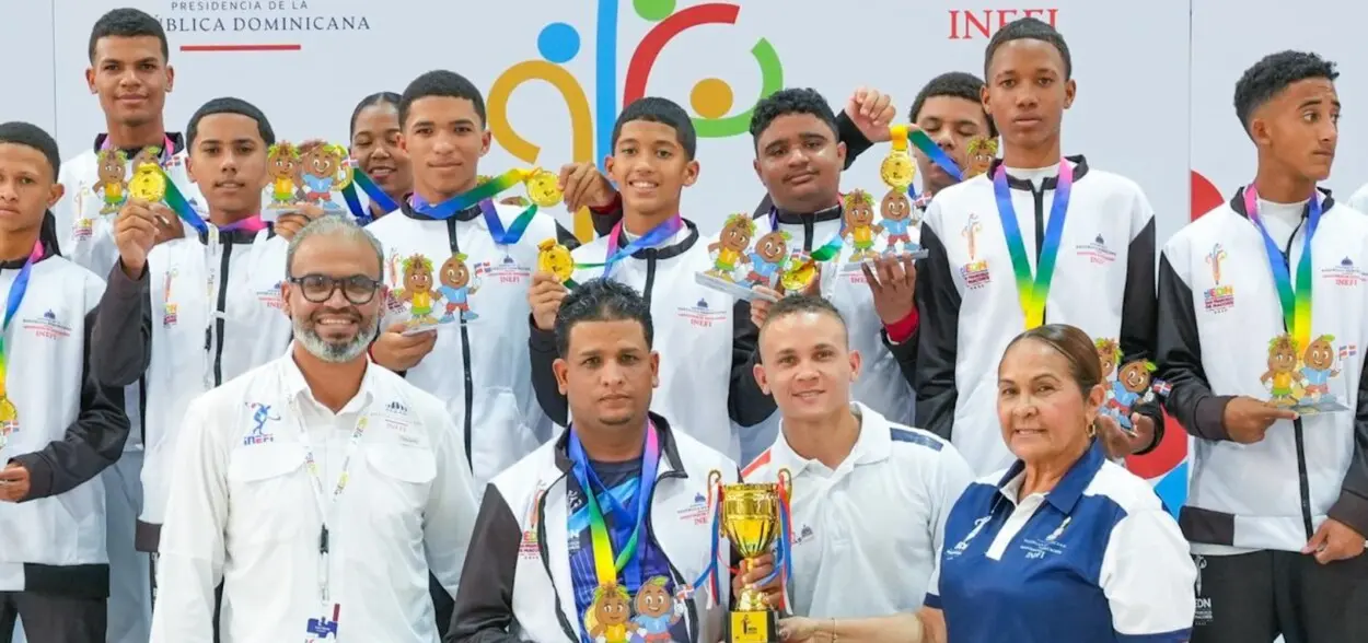 cibao-norte-oro-por-equipos-en-gimnasia