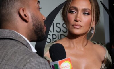 periodista-dominicano-bryan-mejia-entrevista-a-jennifer-lopez-en-la-premier-de-“el-beso-de-la-mujer-arana”*