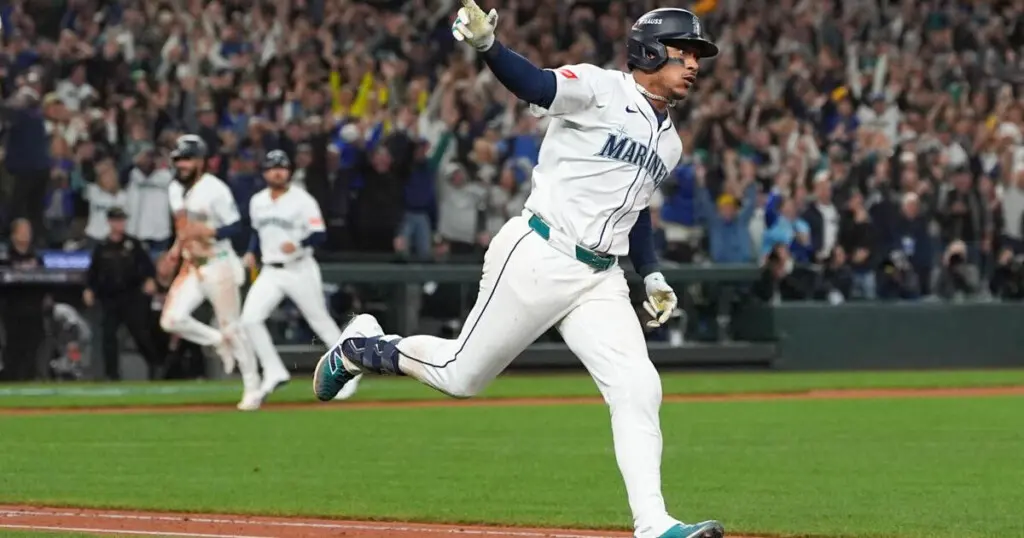 polanco-define-maraton-en-la-15ta-entrada-y-mariners-avanzan-a-serie-de-campeonato