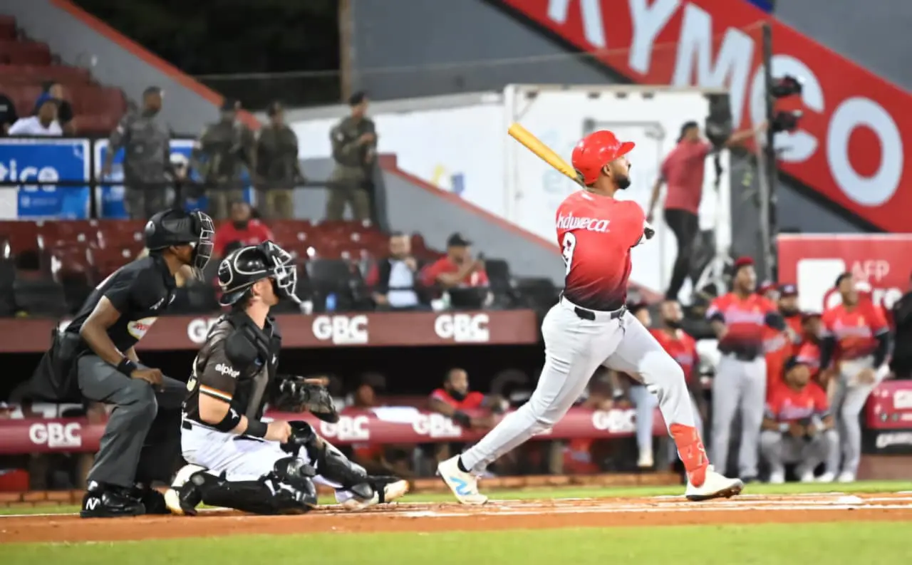 ¡segunda-consecutiva!-leones-aplican-paliza-a-gigantes-y-continuan-en-racha-ganadora