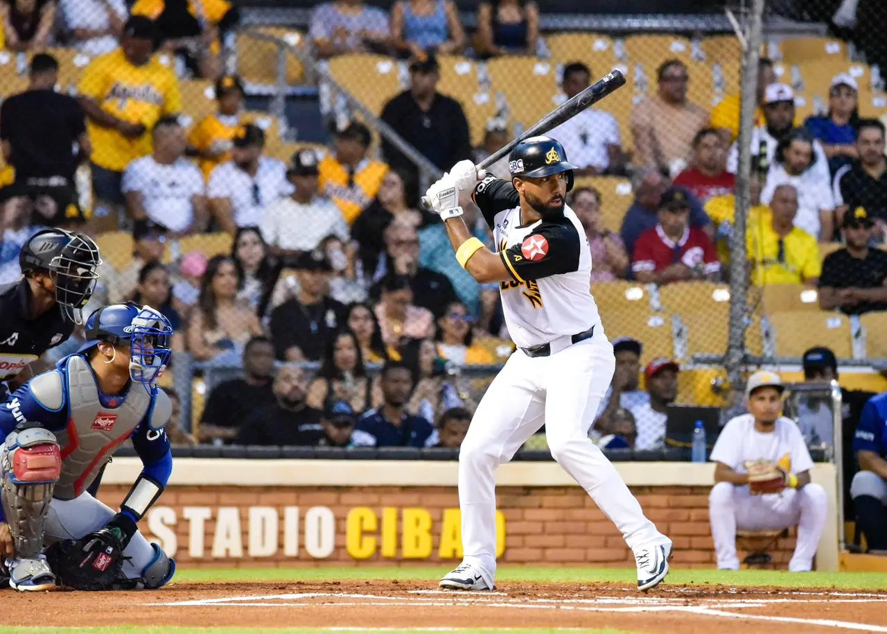 aguilas-cibaenas-dominan-a-tigres-del-licey-4-1-en-el-estadio-cibao