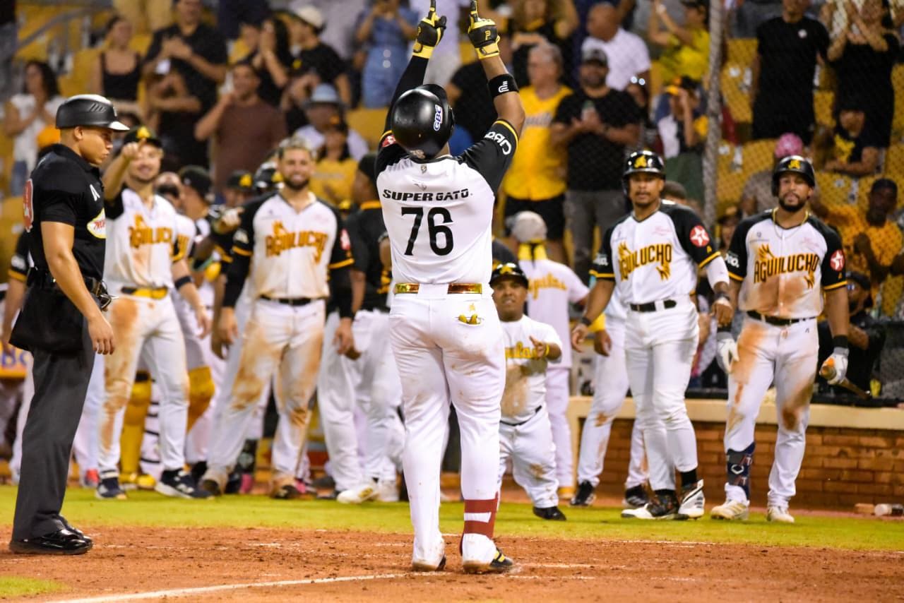 aguilas-se-mantienen-firmes-en-el-liderato;-toros-les-siguen-los-pasos