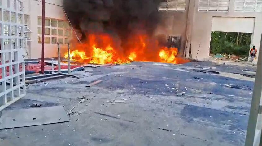 incendio-en-parque-del-este:-chispa-de-soldadura-en-colchon-provoca-fuego-en-instalaciones