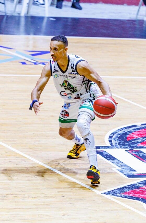 de-leon-y-ortega-conduce-al-san-vicente-a-empatar-serie-final-basket-superior-con-refuerzos
