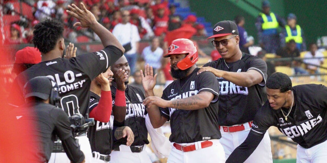 victoria-clave:-leones-superan-a-gigantes-y-escalan-posiciones-para-ocupar-el-cuarto-lugar 