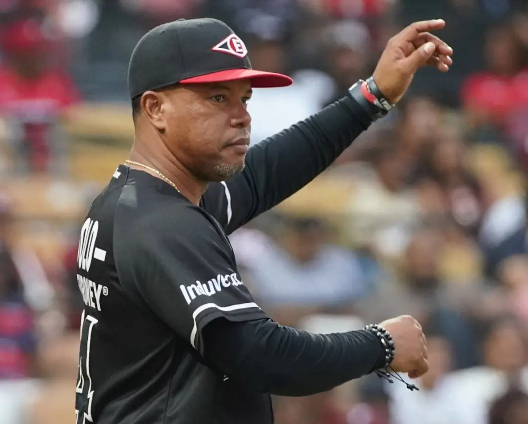 escogido-designa-a-travis-lakins-para-abrir-el-primer-juego