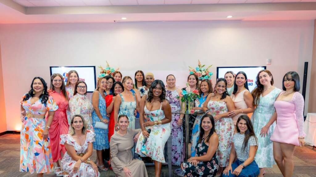reunio-a-mujeres-latinas-decididas-a-abrirse-paso-y-cumplir-sus-metas