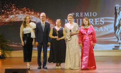 jatnna-tavarez-recibe-maximo-galardon-del-premio-mujeres-que-inspiran