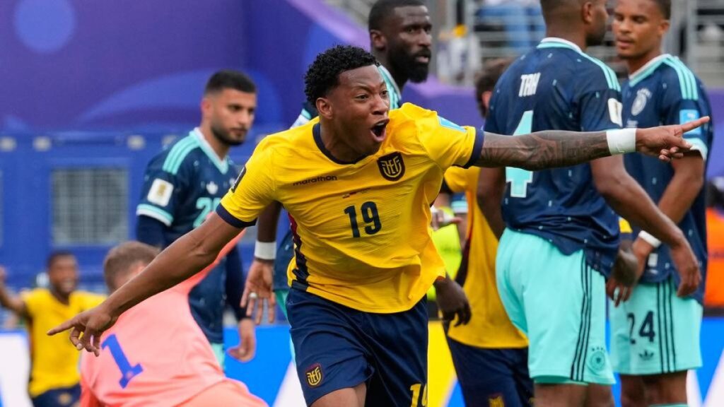 ecuador-vence-2-1-a-alemania-con-gol-de-plata-y-avanza-a-los-dieciseisavos-del-mundial
