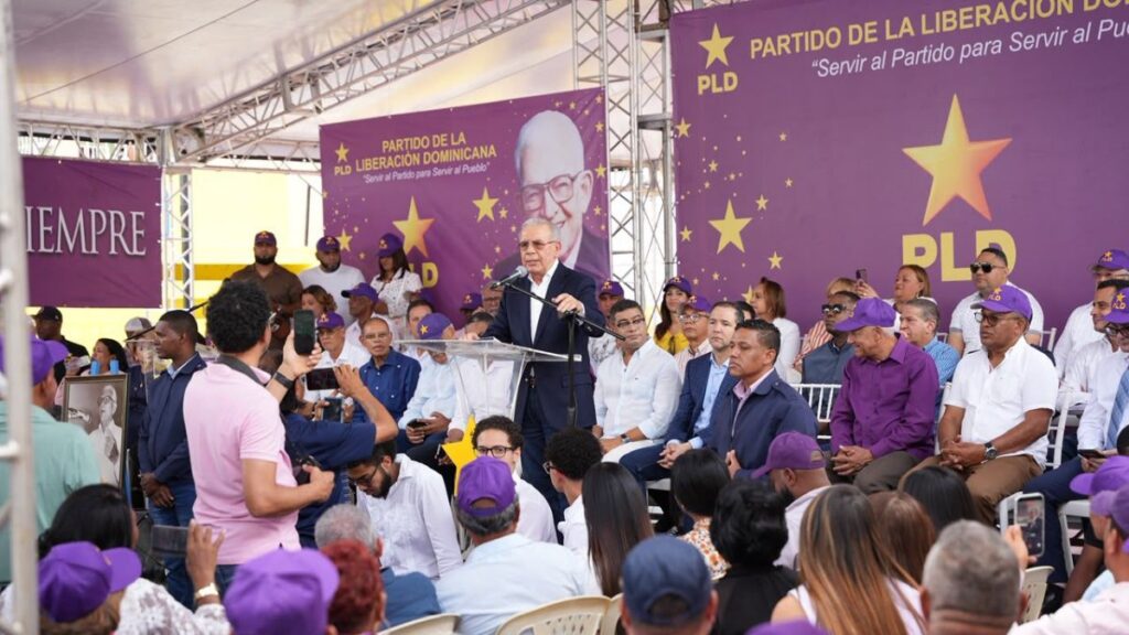danilo-medina:-“no-estamos-buscando-dirigentes;-ellos-nos-estan-llamando-para-entrar-al-pld”