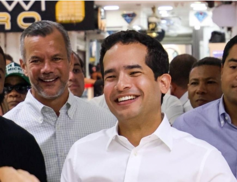 omar-fernandez-recorre-mercado-modelo-de-santiago
