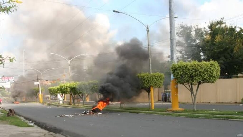 huelga-de-48-horas-sacude-licey-al-medio-y-parte-de-moca-en-demanda-de-obras-y-servicios