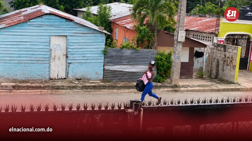 haitianas-confunden-simulacro-de-terremoto-con-redada-migratoria-y-salen-despavoridas