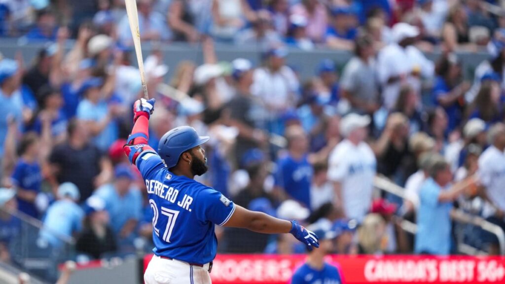 vladimir-guerrero-jr.-se-sacude-con-primer-jonron-en-casa