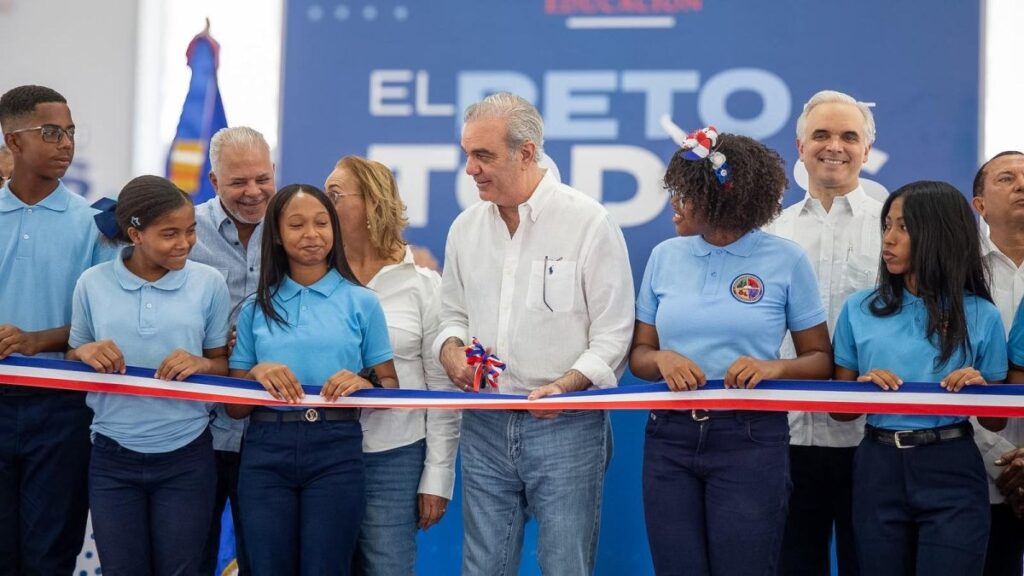 abinader-encabeza-jornada-en-san-cristobal-con-la-entrega-de-obras-educativas-y-de-primera-infancia