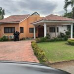 Policía detiene a ciudadano alemán y ocupa fusil, pistola y más de 34 mil dólares en Juan Dolio