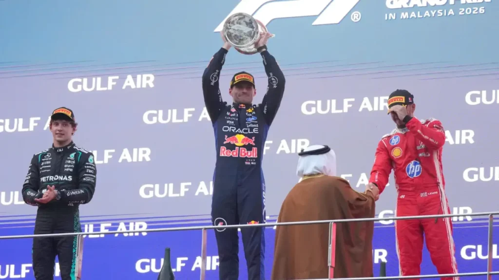 verstappen-supera-a-antonelli-y-gana-el-gran-premio-de-bahrein-de-formula-1-en-malasia