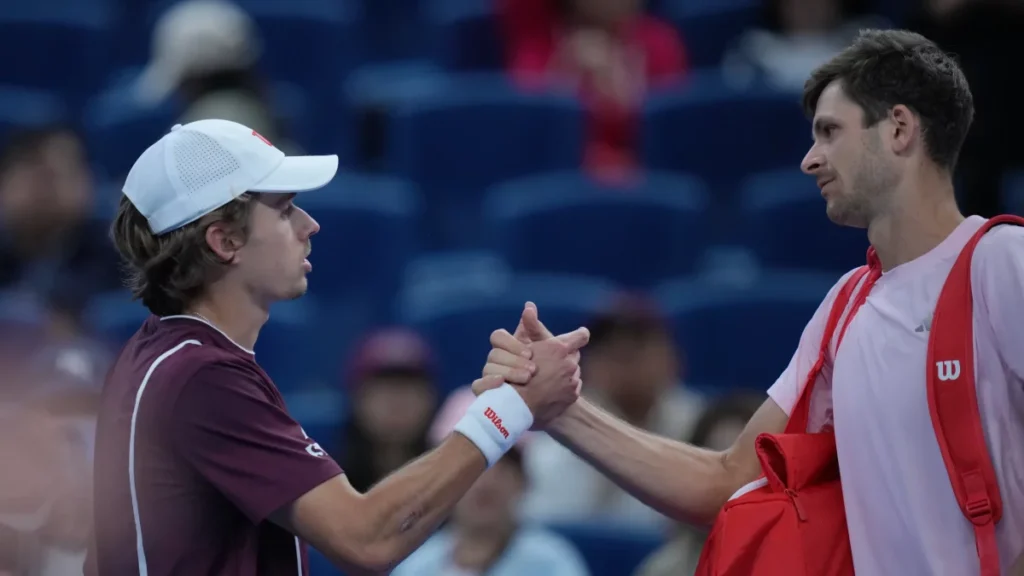de-minaur-llega-a-la-final-del-abierto-de-china;-djokovic-ira-contra-a-medvedev-en-la-proxima-ronda