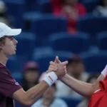 De Minaur llega a la final del Abierto de China; Djokovic irá contra a Medvedev en la próxima ronda